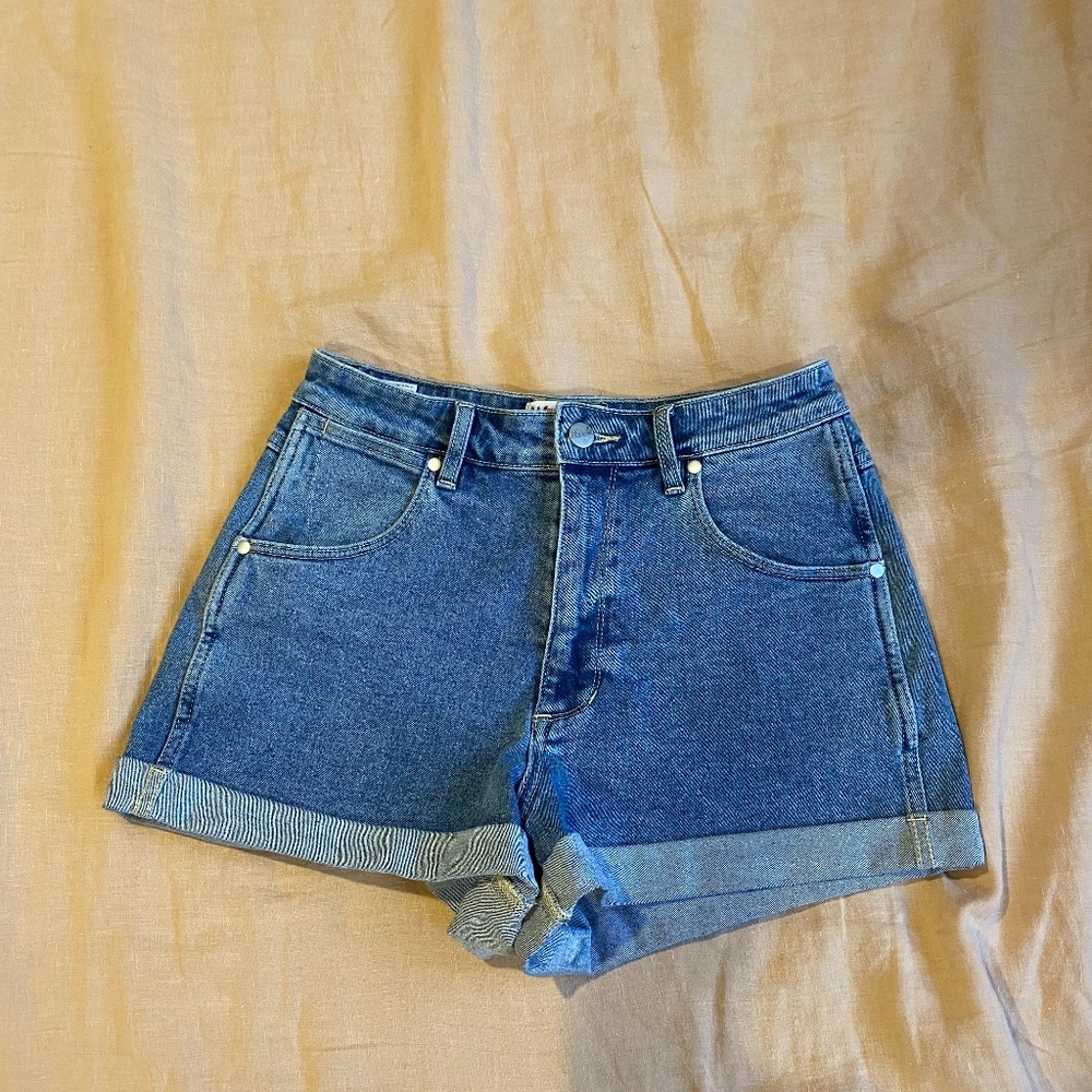 Wrangler x Urban Outfitters Hourglass Denim Shorts